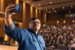 Pinal Dave taking a selfie with the audience, thumbnail